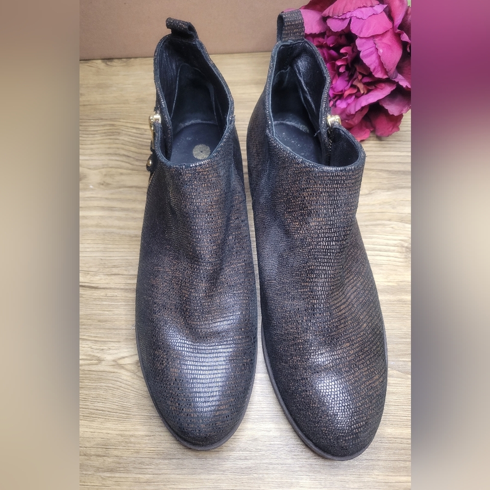 Eric Michael black and metallic shimmer leather bootie Women’s Size 10
